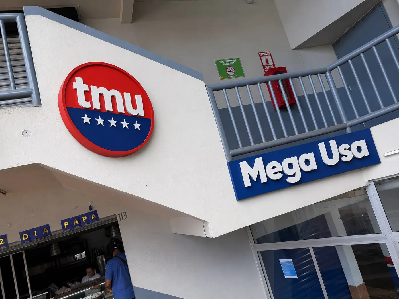 Rótulos en relieve para local comercial